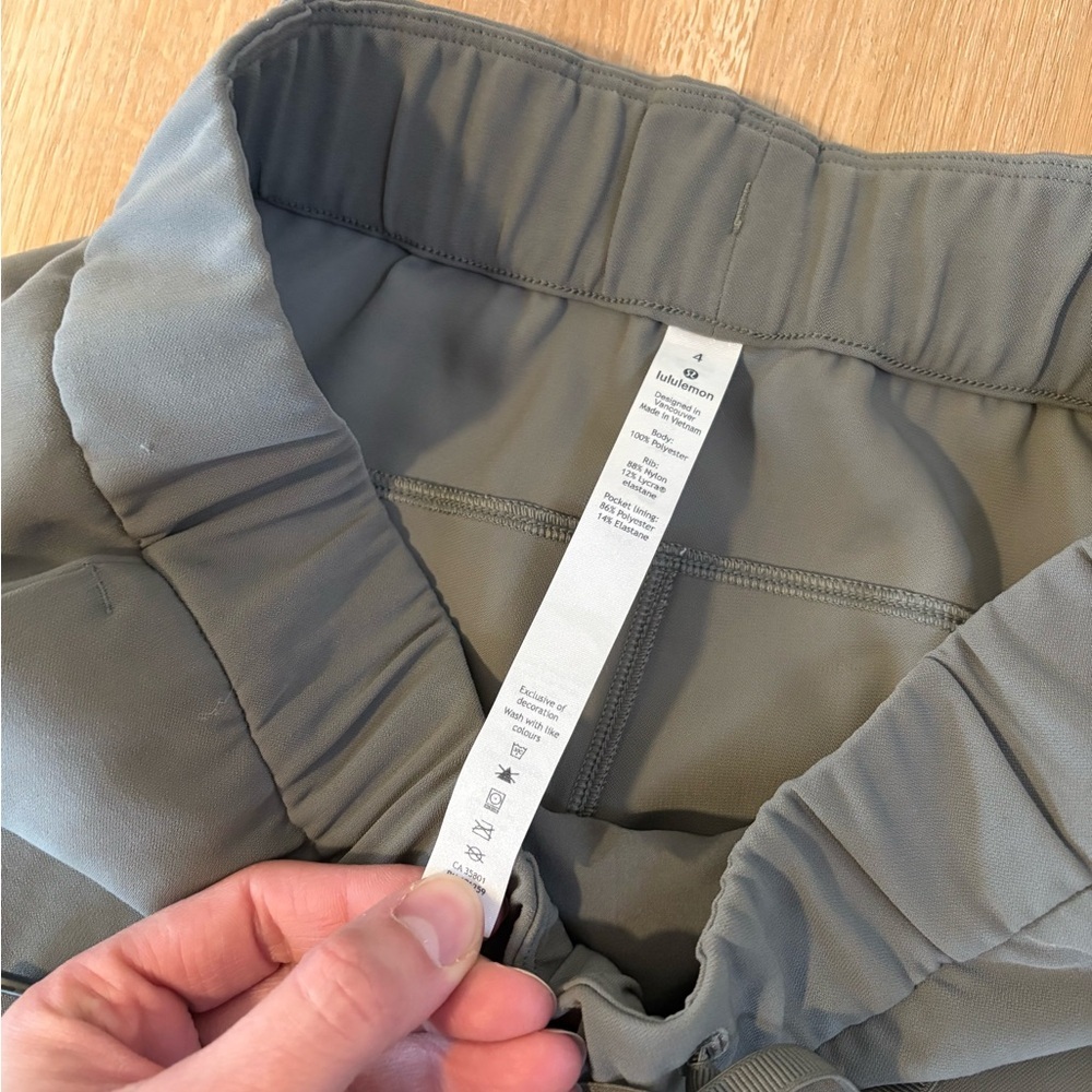 Lululemon on the FLY Sage Green Joggers - Picture 4 of 6